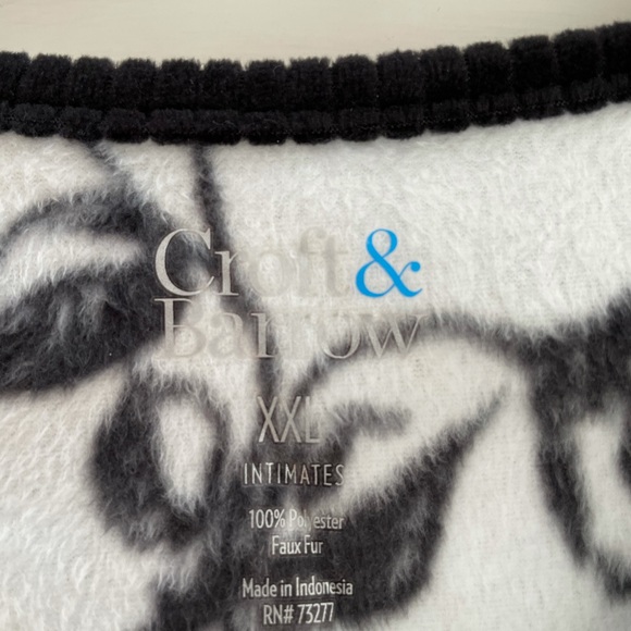 NWT kohl’s fleece sleeper top with rose accent - Picture 2 of 5